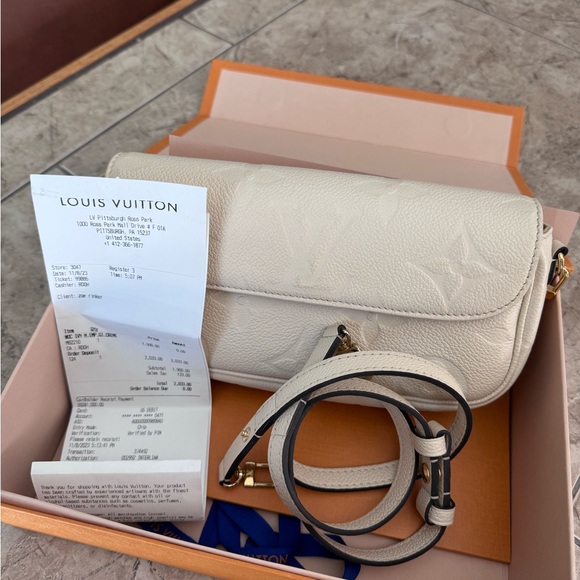 Authentic Louis Vuitton ivy wallet on chain in cream - Picture 1 of 10